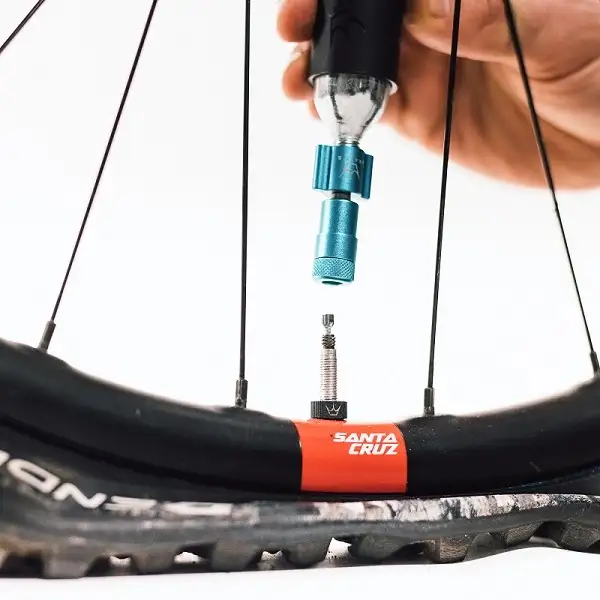Peaty's Holeshot CO2 Tyre Inflator – MTB (25g) - Silver - Bilde 3